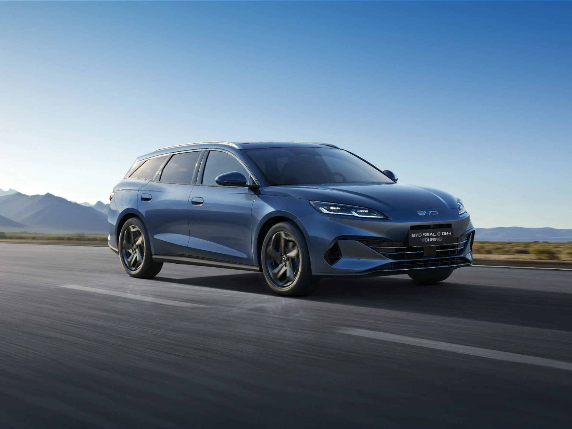 BYD prezentuje nowości podczas IAA Mobility 2025 BYD SEAL 6 DM-i Touring samochody hybrydowe 2025