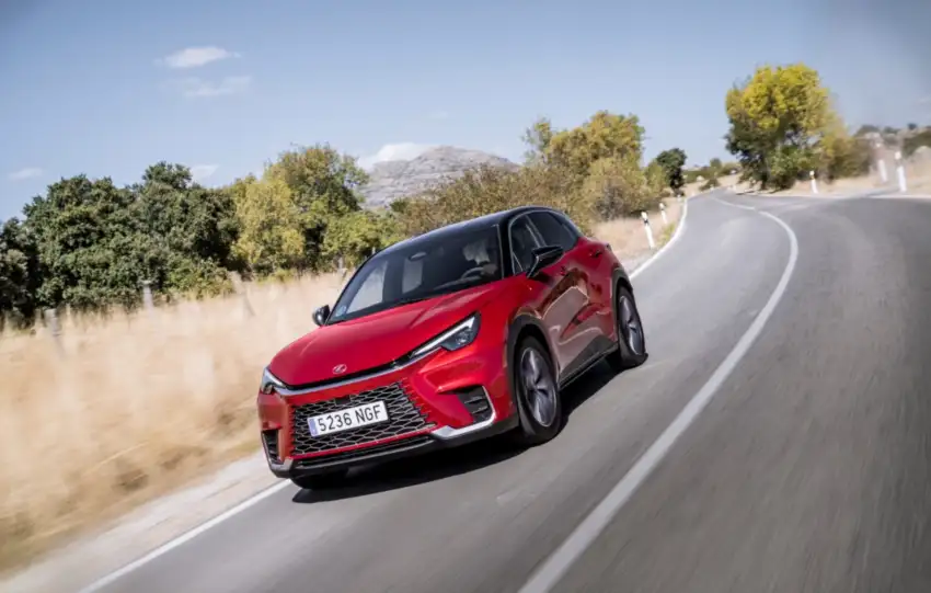 Lexus LBX Red Dynamic 2025 hybrid