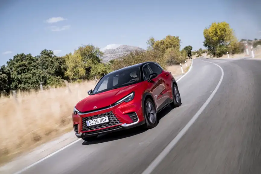 Lexus LBX Red Dynamic 2025 hybrid