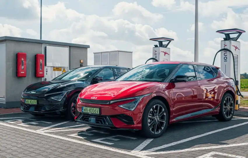 Kia Charge Kia Connect ładowanie aut elektrycznych ładowanie samochodu elektrycznego sieć ładowania IONITY elektromobilność Kia elektryczna EV3 EV4 EV5 EV6 EV9